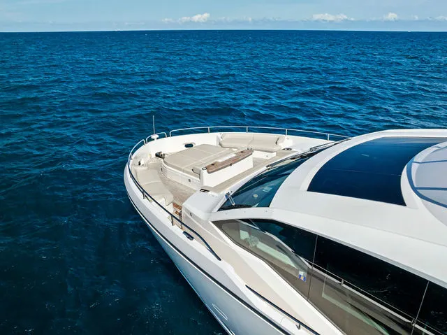 Slide: The Image of Sunseeker Manhattan 68 2023 - 91