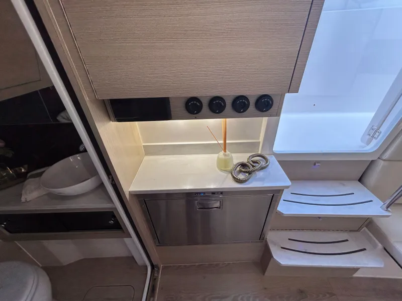 Slide: The Image of Interior of 2026 Scout 435 LXF featuring modern amenities. - 17