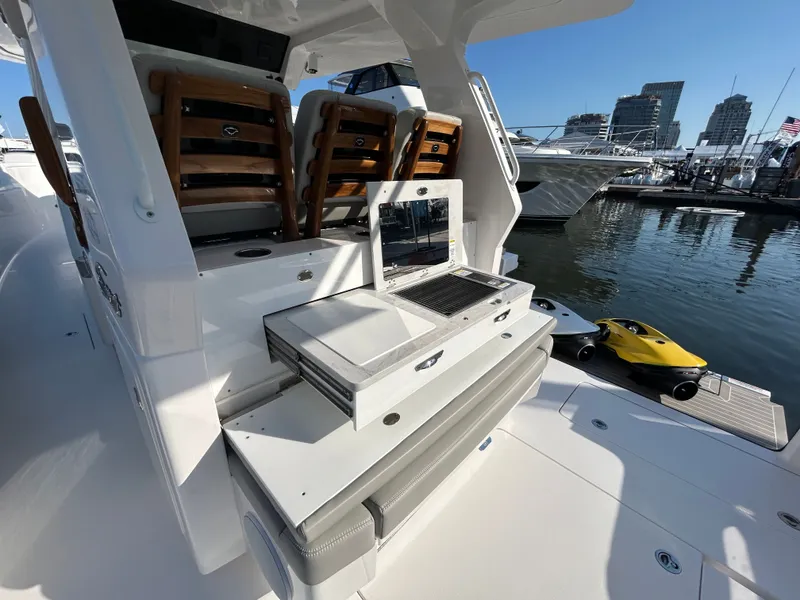 Slide: The Image of Scout 435 LXF 2026 with modern amenities at the harbor. - 7