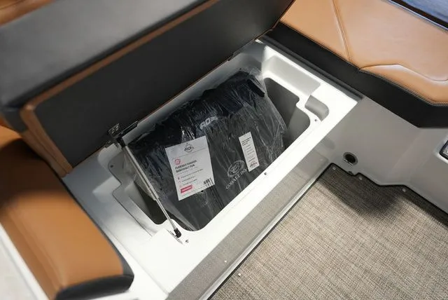 Slide: The Image of Cobalt R8 Outboard 2026 - 12