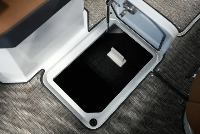 Slide: The Image of Cobalt R8 Outboard 2026 - 13