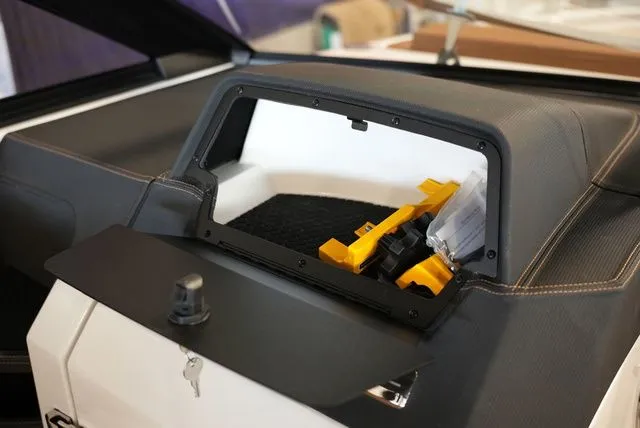 Slide: The Image of Cobalt R8 Outboard 2026 - 20