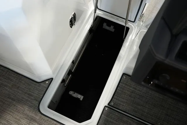 Slide: The Image of Cobalt R8 Outboard 2026 - 25