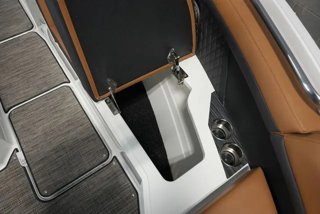 Slide: The Image of Cobalt R8 Outboard 2026 - 27