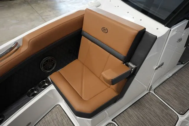 Slide: The Image of Cobalt R8 Outboard 2026 - 28