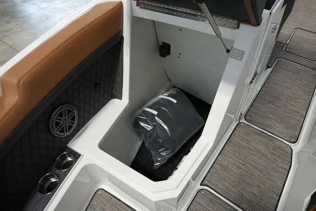 Slide: The Image of Cobalt R8 Outboard 2026 - 29