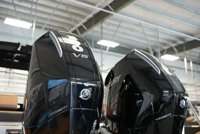 Slide: The Image of Cobalt R8 Outboard 2026 - 3