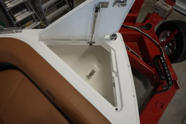 Slide: The Image of Cobalt R8 Outboard 2026 - 31