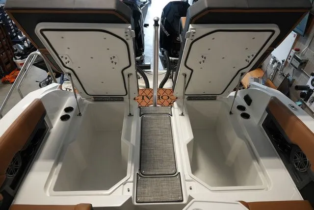 Slide: The Image of Cobalt R8 Outboard 2026 - 5