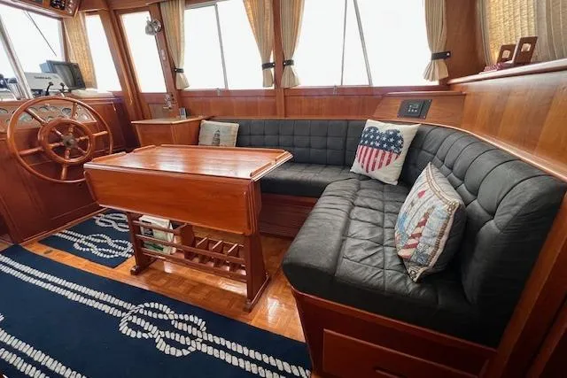 Slide: The Image of Salon Settee - 41