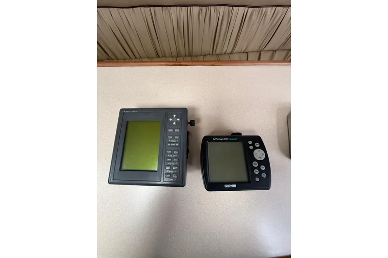 Slide: The Image of Marine navigation devices on a Larson Cabrio 310 Mid-Cabin, 1997 model. - 23