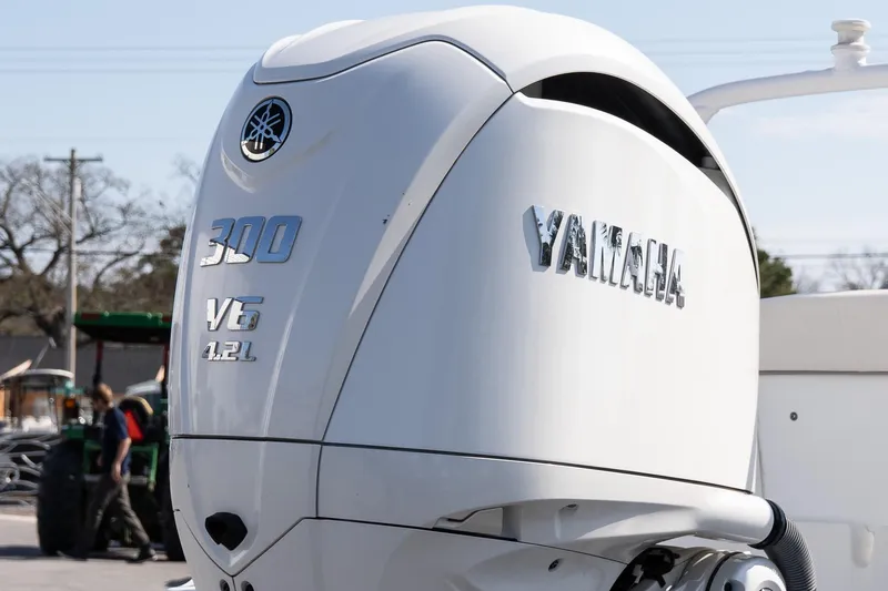 Slide: The Image of 2023 Sea Hunt Ultra 239 SE with Yamaha 300 V6 4.2L outboard engine. - 7
