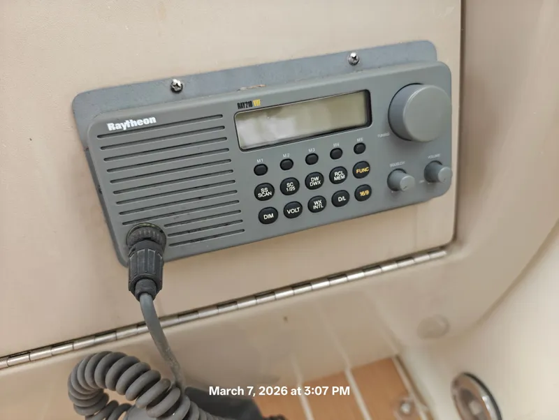 Slide: The Image of Sea Ray Sundancer 2002 - 13