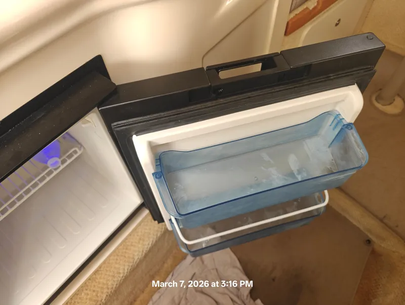 Slide: The Image of Sea Ray Sundancer 2002 - 20