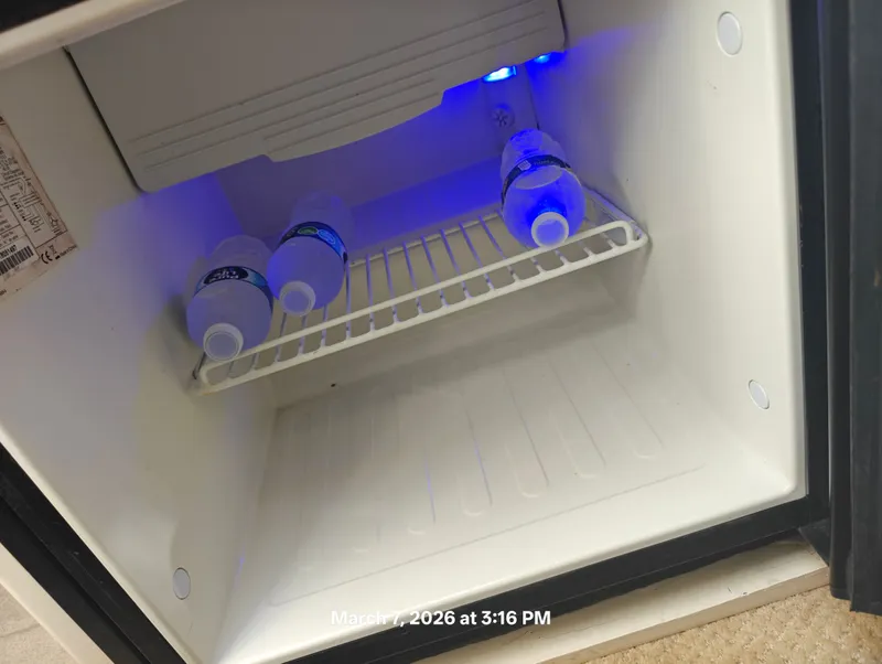 Slide: The Image of Sea Ray Sundancer 2002 - 21