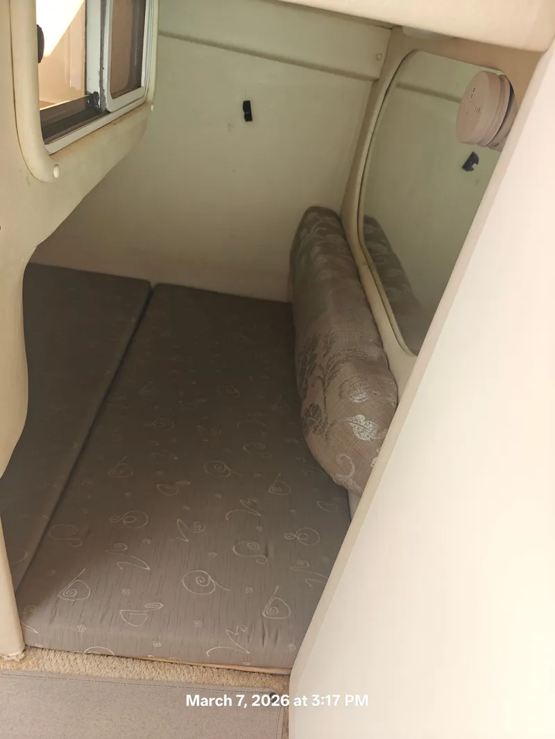 Slide: The Image of Sea Ray Sundancer 2002 - 24