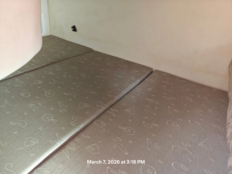 Slide: The Image of Sea Ray Sundancer 2002 - 25