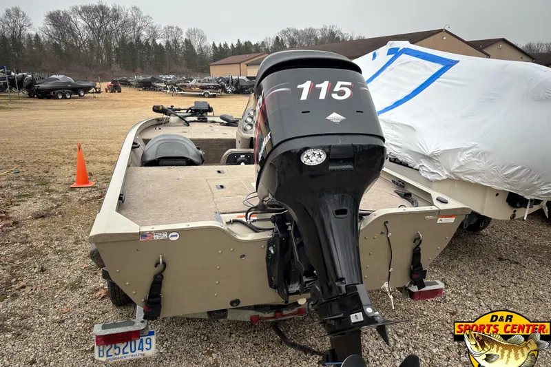 Slide: The Image of 2005 Lowe Stinger 170W boat with 115 HP motor at D&R Sports Center. - 3