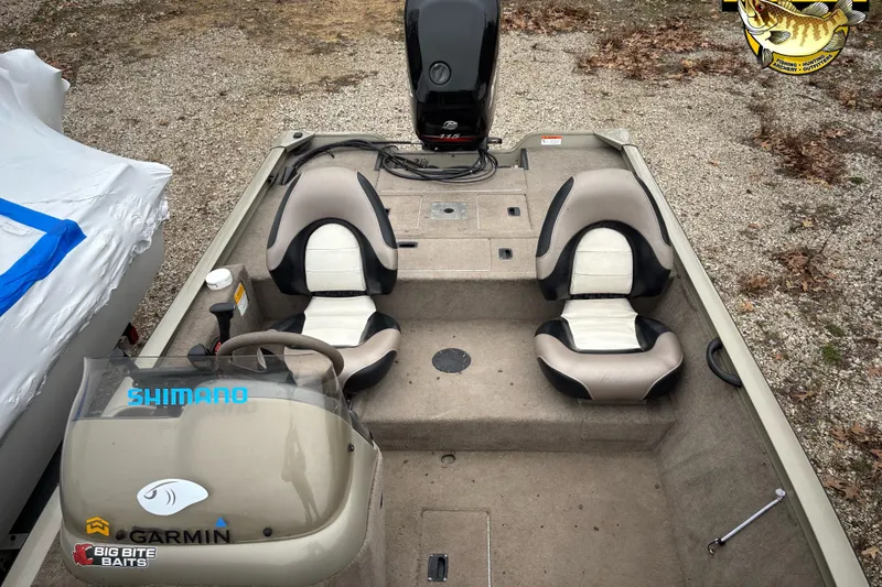 Slide: The Image of 2005 Lowe Stinger 170W boat interior with dual seats and fishing gear logos. - 7