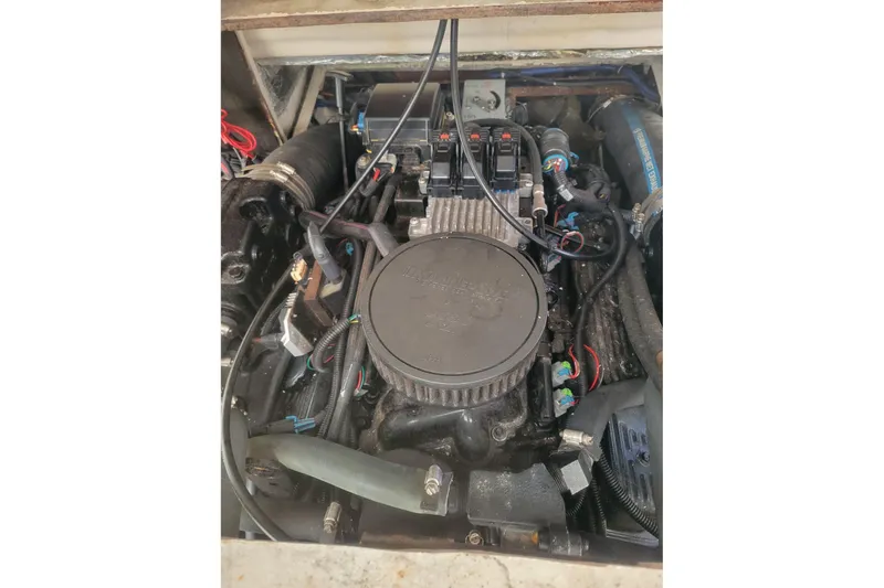 Slide: The Image of Engine of a 2001 Shamrock 220 Open boat, detailed view. - 41