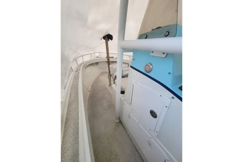 Slide: The Image of 2001 Shamrock 22 Open Center Console boat interior with white and blue accents. - 7
