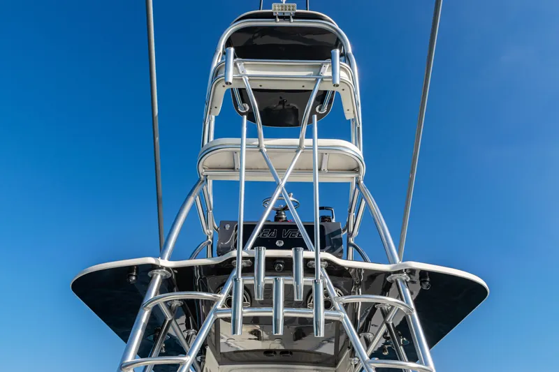 Slide: The Image of 2020 SeaVee 390Z boat tower against clear blue sky. - 28
