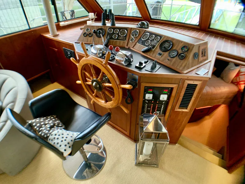 Slide: The Image of Helm of 1988 Harbor Master 520 Coastal yacht. - 17