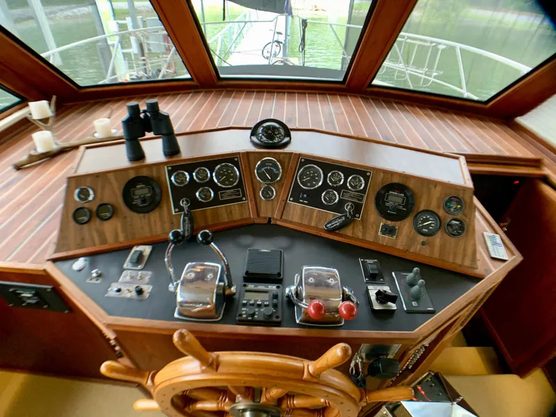 Slide: The Image of Helm of 1988 Harbor Master 520 Coastal yacht. - 18