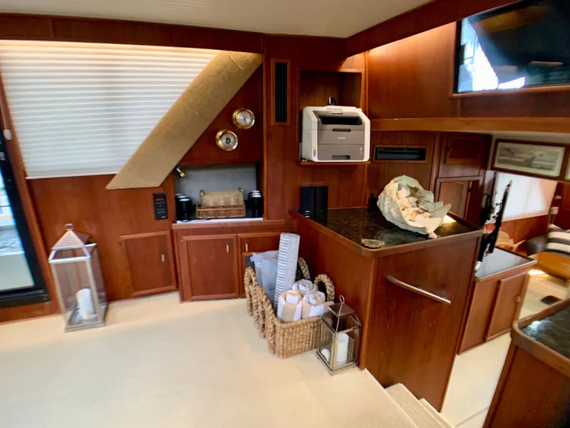 Slide: The Image of Interior of a 1988 Harbor Master 520 Coastal yacht. - 22