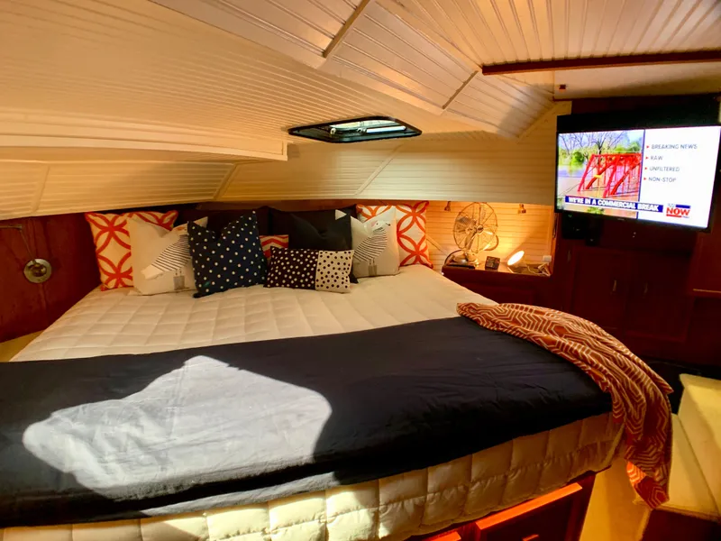 Slide: The Image of Cozy bedroom on a 1988 Harbor Master 520 Coastal boat. - 23