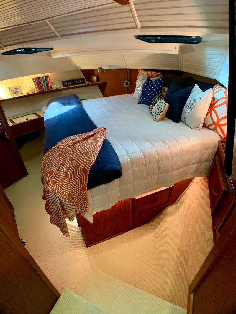 Slide: The Image of Cozy bedroom on a 1988 Harbor Master 520 Coastal boat. - 24