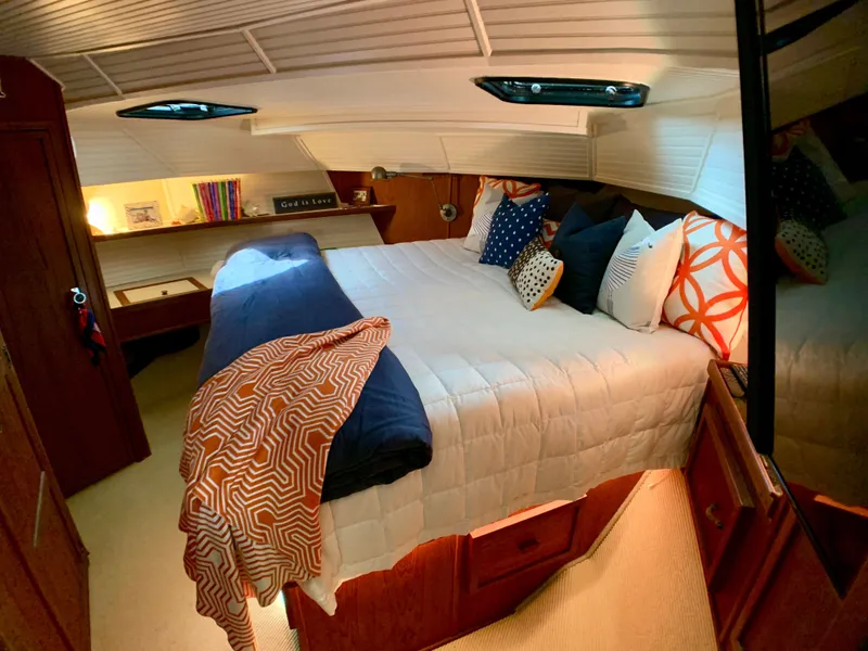 Slide: The Image of Cozy bedroom on a 1988 Harbor Master 520 Coastal boat. - 25