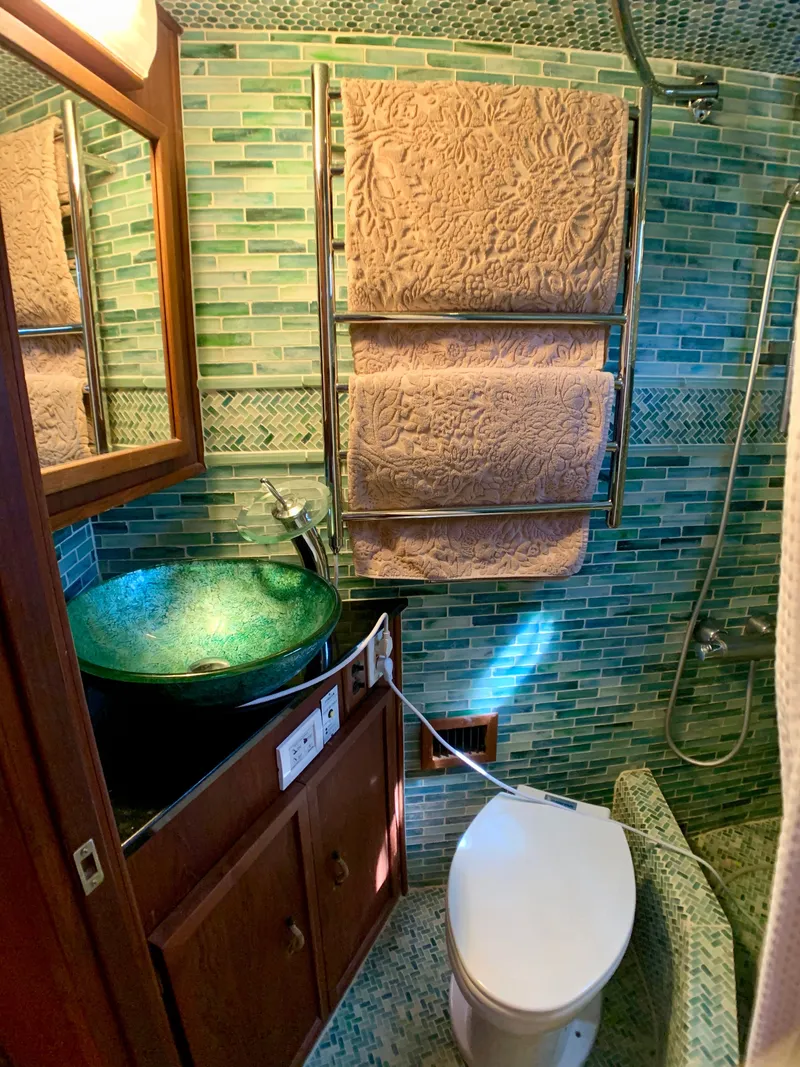 Slide: The Image of Bathroom in 1988 Harbor Master 520 Coastal with green sink and towel rack. - 29