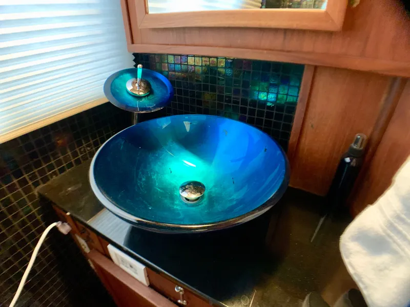 Slide: The Image of Blue glass sink on a 1988 Harbor Master 520 Coastal. - 36