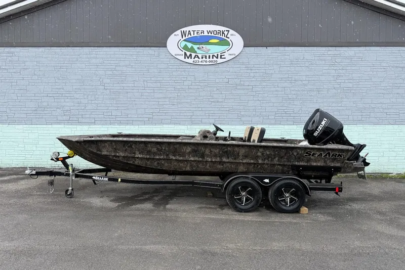 The Image of 2026 SeaArk Phantom 20XV boat on trailer, parked outside Water Workz Marine. - 1
