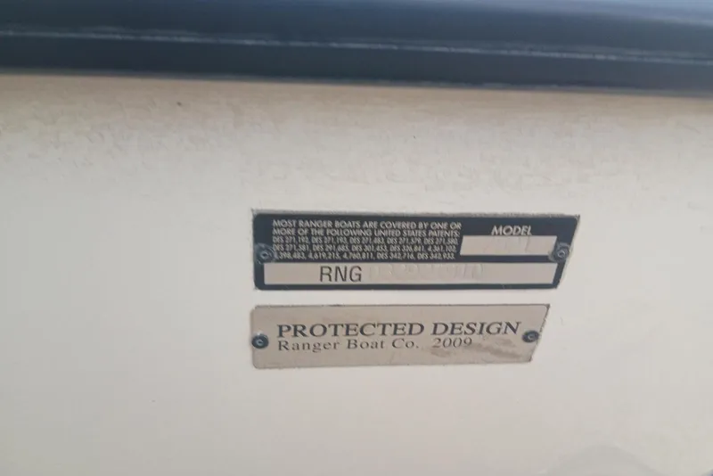 Slide: The Image of 2010 Ranger Z521 boat model plate with patent information and protected design label. - 10