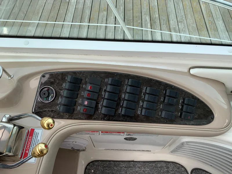 Slide: The Image of Control panel of 2007 Sea Ray 52 Sundancer. - 11