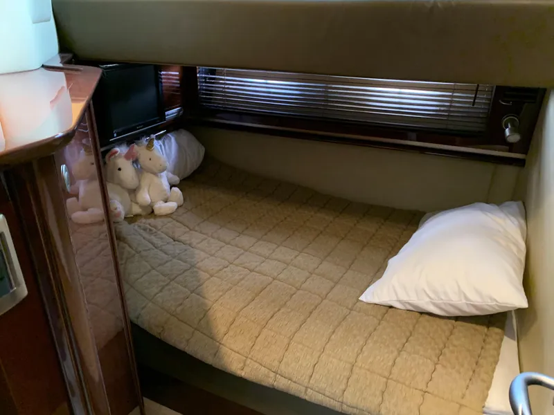 Slide: The Image of Interior of 2007 Sea Ray 52 Sundancer with cozy bed. - 24