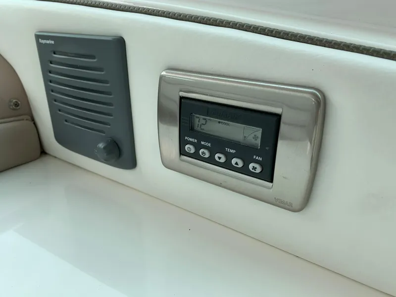Slide: The Image of Control panel on 2007 Sea Ray 52 Sundancer boat. - 40