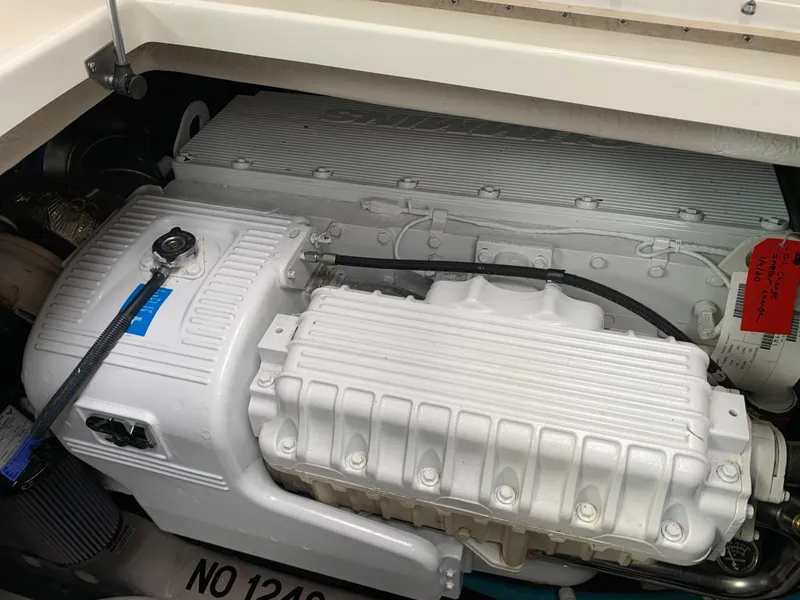 Slide: The Image of Engine compartment of 2007 Sea Ray 52 Sundancer. - 41