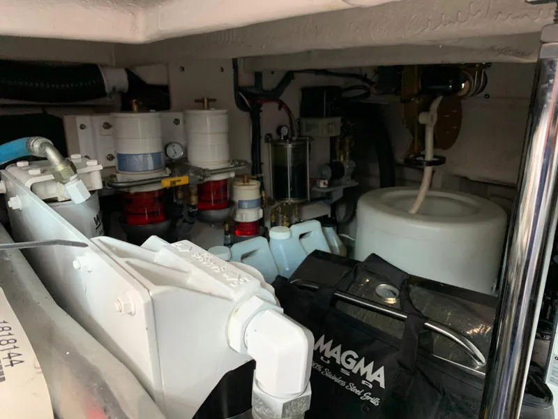 Slide: The Image of Engine room of 2007 Sea Ray 52 Sundancer with technical components. - 44