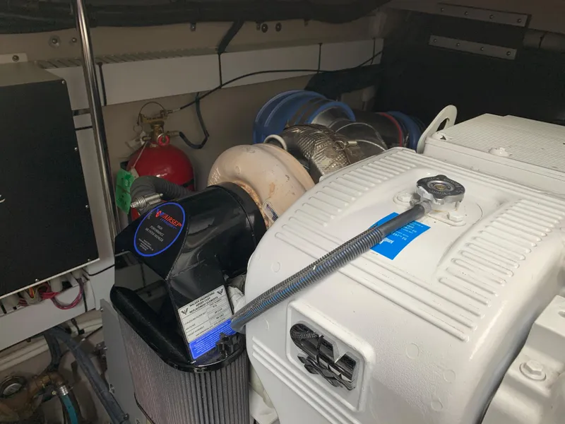 Slide: The Image of Engine room of a 2007 Sea Ray 52 Sundancer yacht. - 47