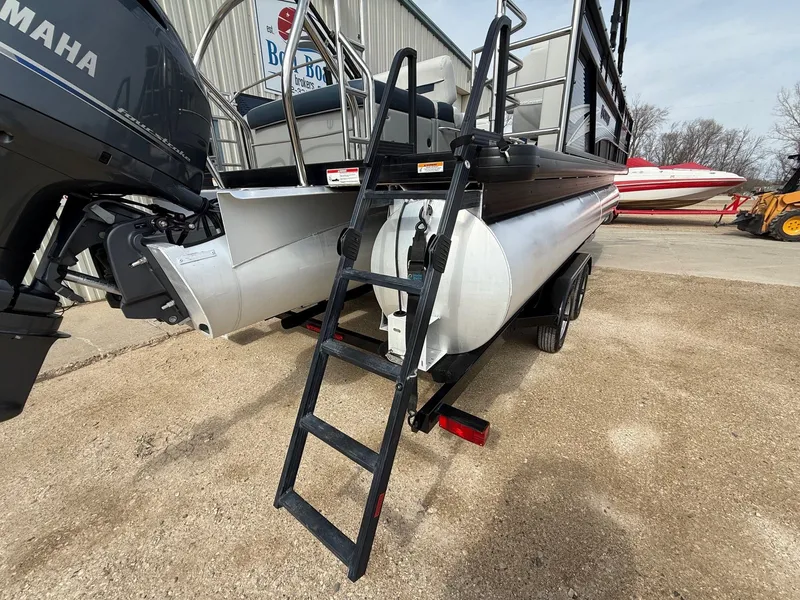 Slide: The Image of Godfrey Sweetwater 2286SB 2022 - 10