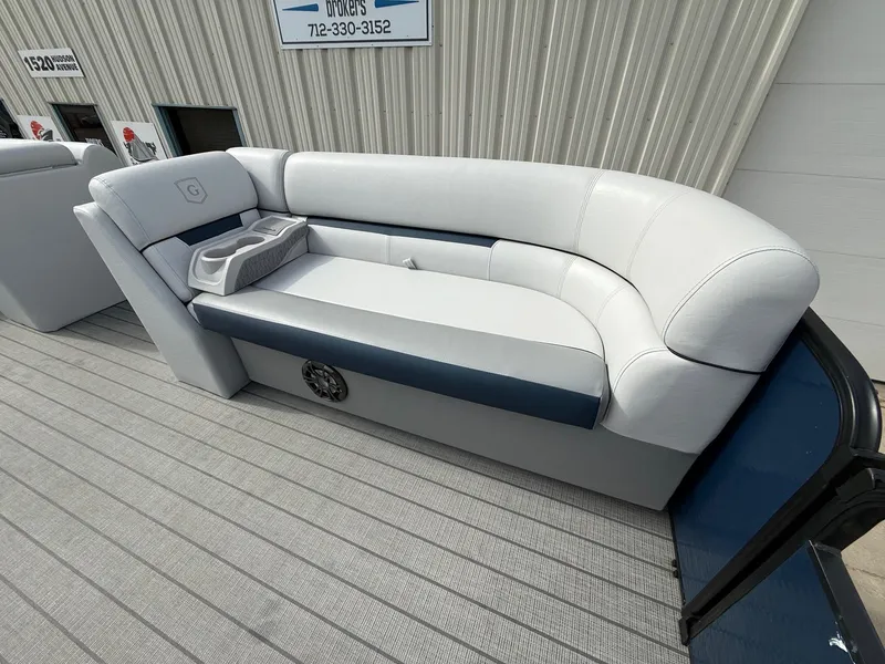 Slide: The Image of Godfrey Sweetwater 2286SB 2022 - 11