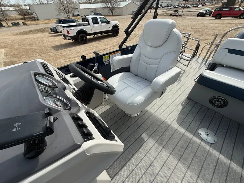 Slide: The Image of Godfrey Sweetwater 2286SB 2022 - 15