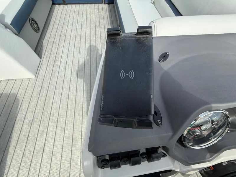 Slide: The Image of Godfrey Sweetwater 2286SB 2022 - 18