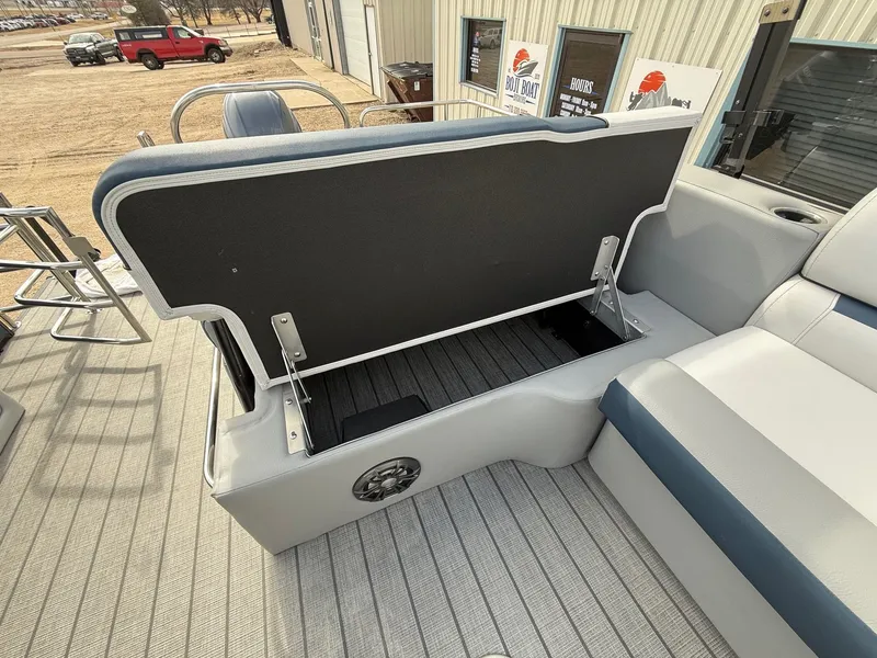 Slide: The Image of Godfrey Sweetwater 2286SB 2022 - 21