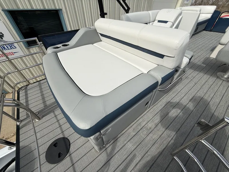 Slide: The Image of Godfrey Sweetwater 2286SB 2022 - 22