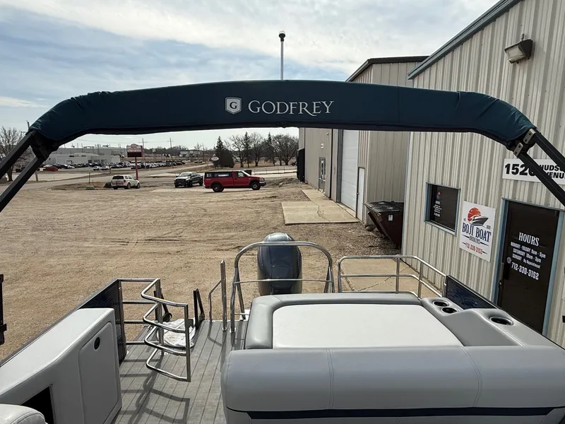 Slide: The Image of Godfrey Sweetwater 2286SB 2022 - 25