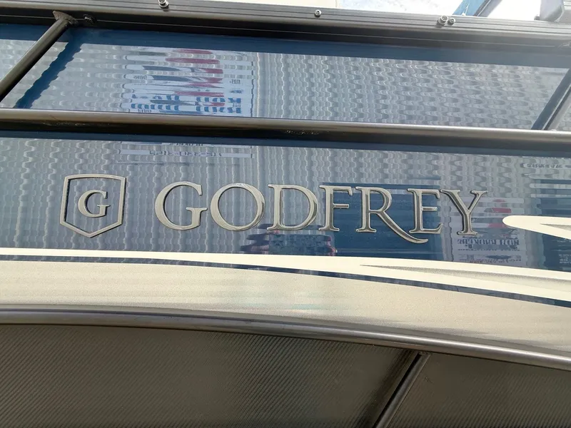 Slide: The Image of Godfrey Sweetwater 2286SB 2022 - 4